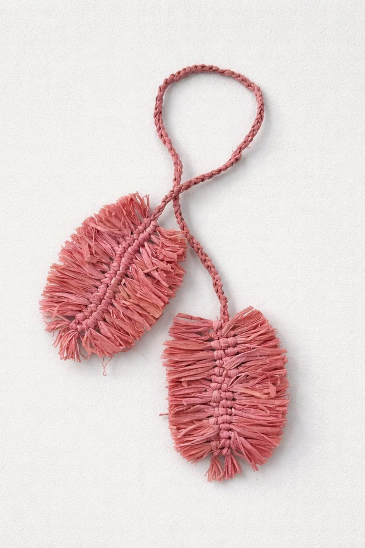 1155-leaflet-bag-charm-light-pink-raffia-1.webp Leaflet Bag Charm - Light Pink Raffia