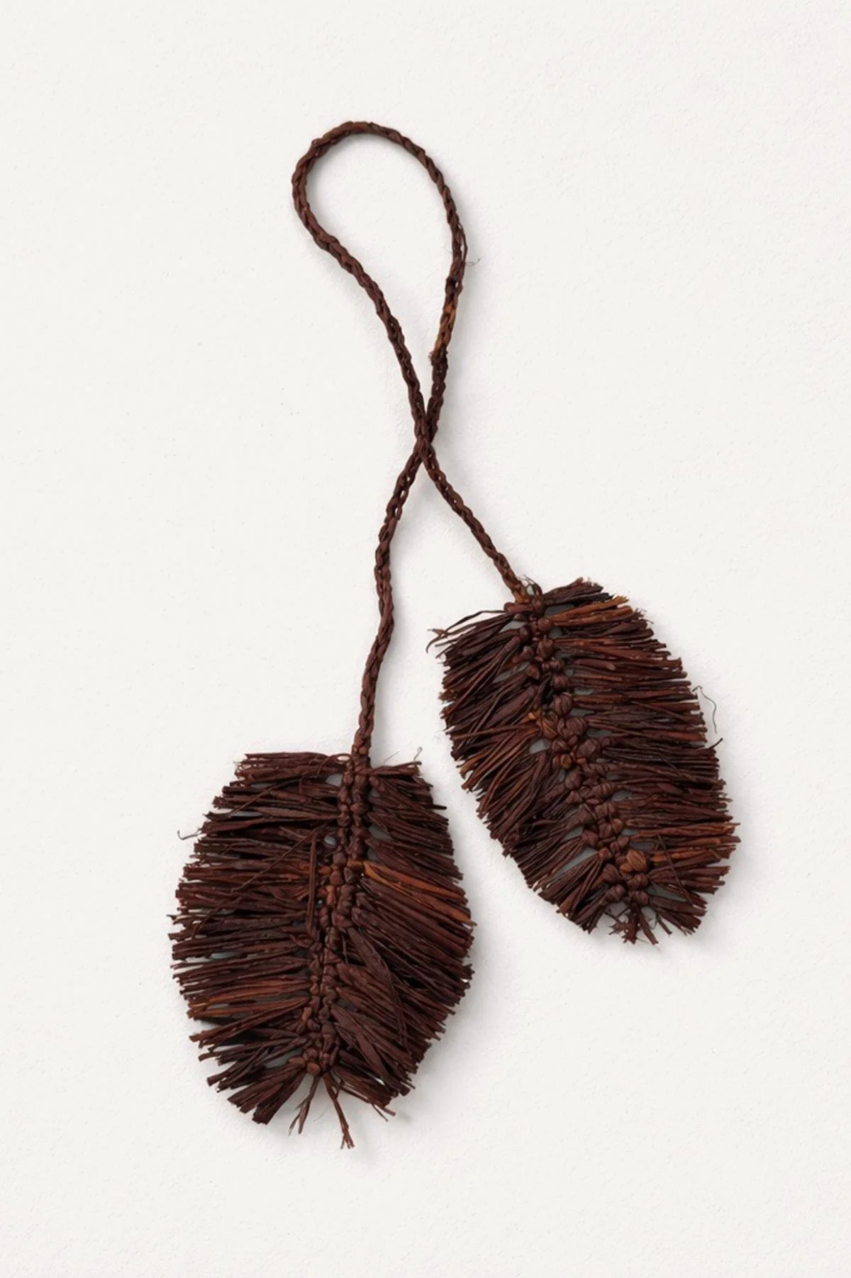 1160-leaflet-bag-charm-chocolate-brown-raffia-1.webp Leaflet Bag Charm - Chocolate Brown Raffia