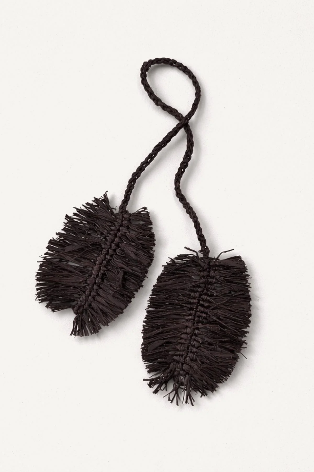 1162-leaflet-bag-charm-black-raffia-1.webp Leaflet Bag Charm - Black Raffia