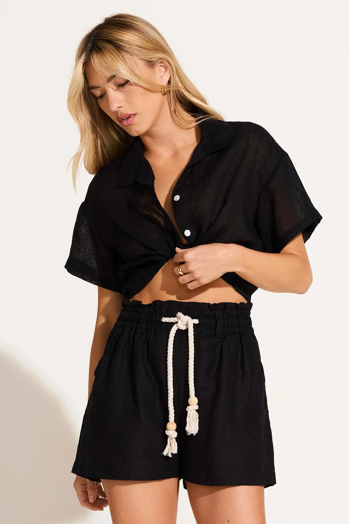 3354-avery-short-black-ecolinen-1.webp Avery Short - Black EcoLinen