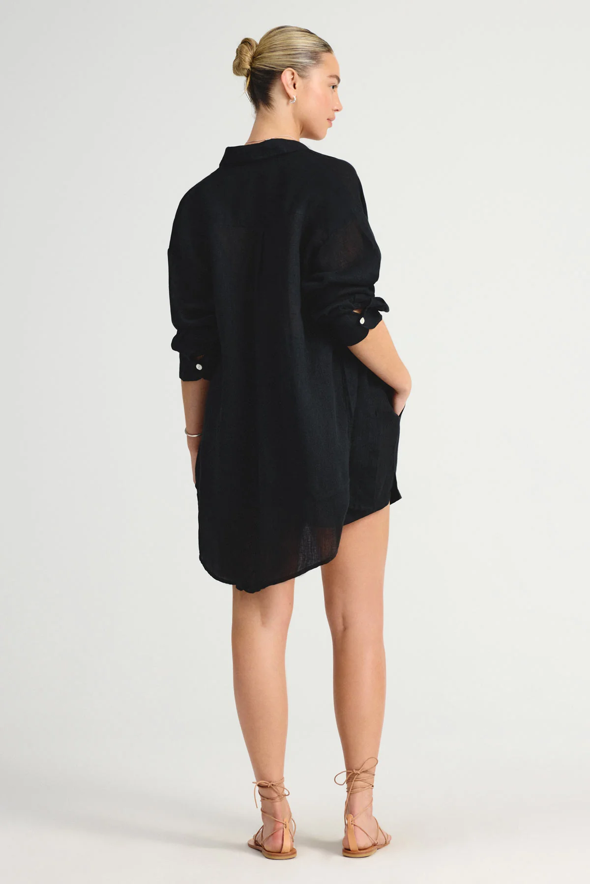 3407-playa-linen-boyfriend-shirt-black-ecolinen-6.webp Playa Linen Boyfriend Shirt - Black EcoLinen