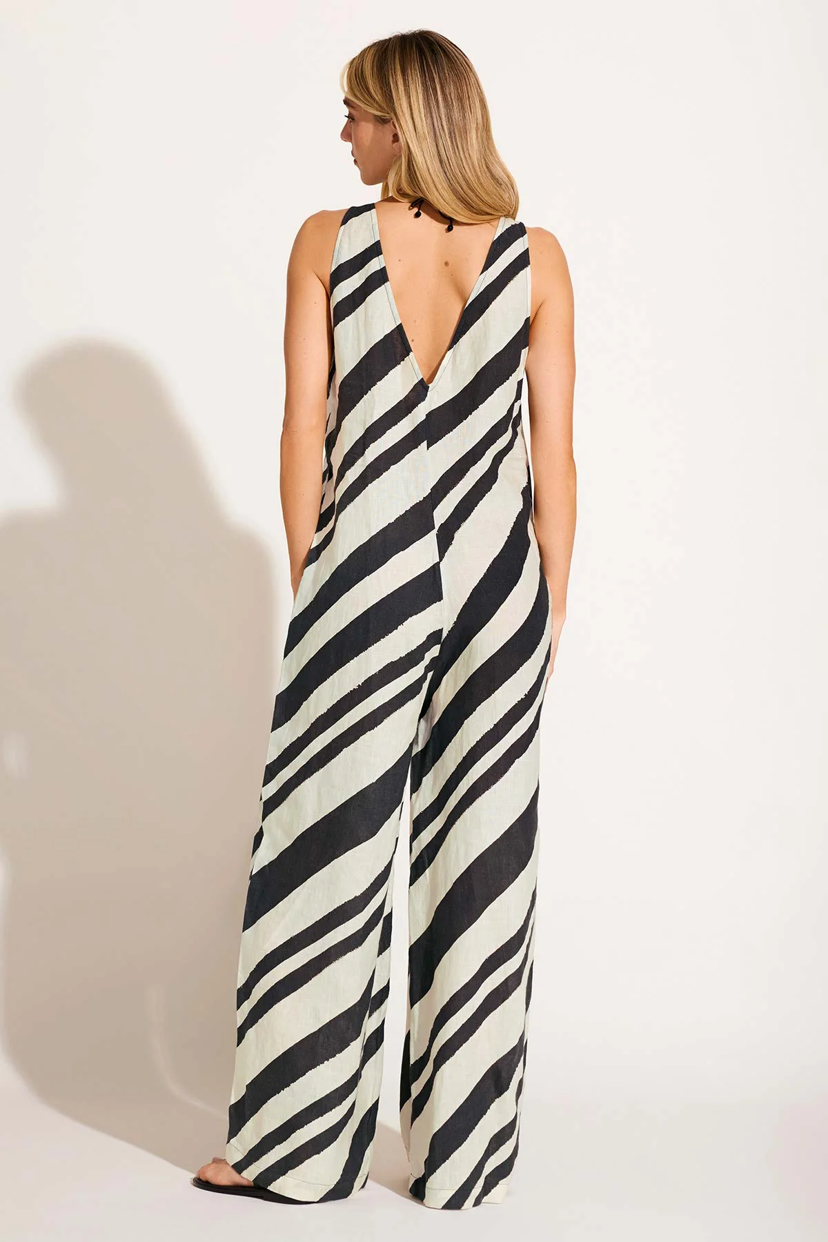 3526-jessa-jumpsuit-sandbar-stripe-ecolinen-5.webp Jessa Jumpsuit - Sandbar Stripe EcoLinen