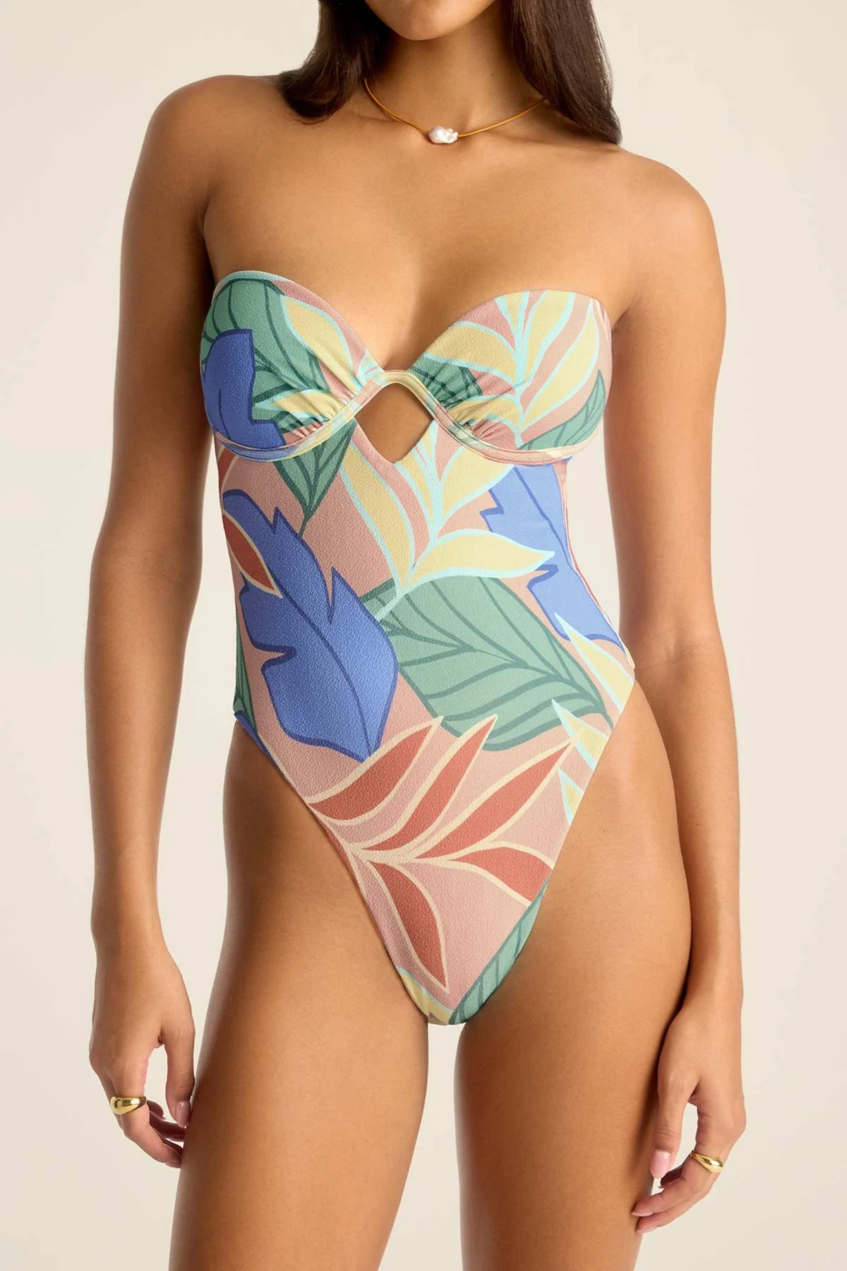 3635-mabel-underwire-bandeau-one-piece-retro-jungle-crepe-texture-1.webp Mabel Underwire Bandeau One Piece - Retro Jungle Crepe Texture