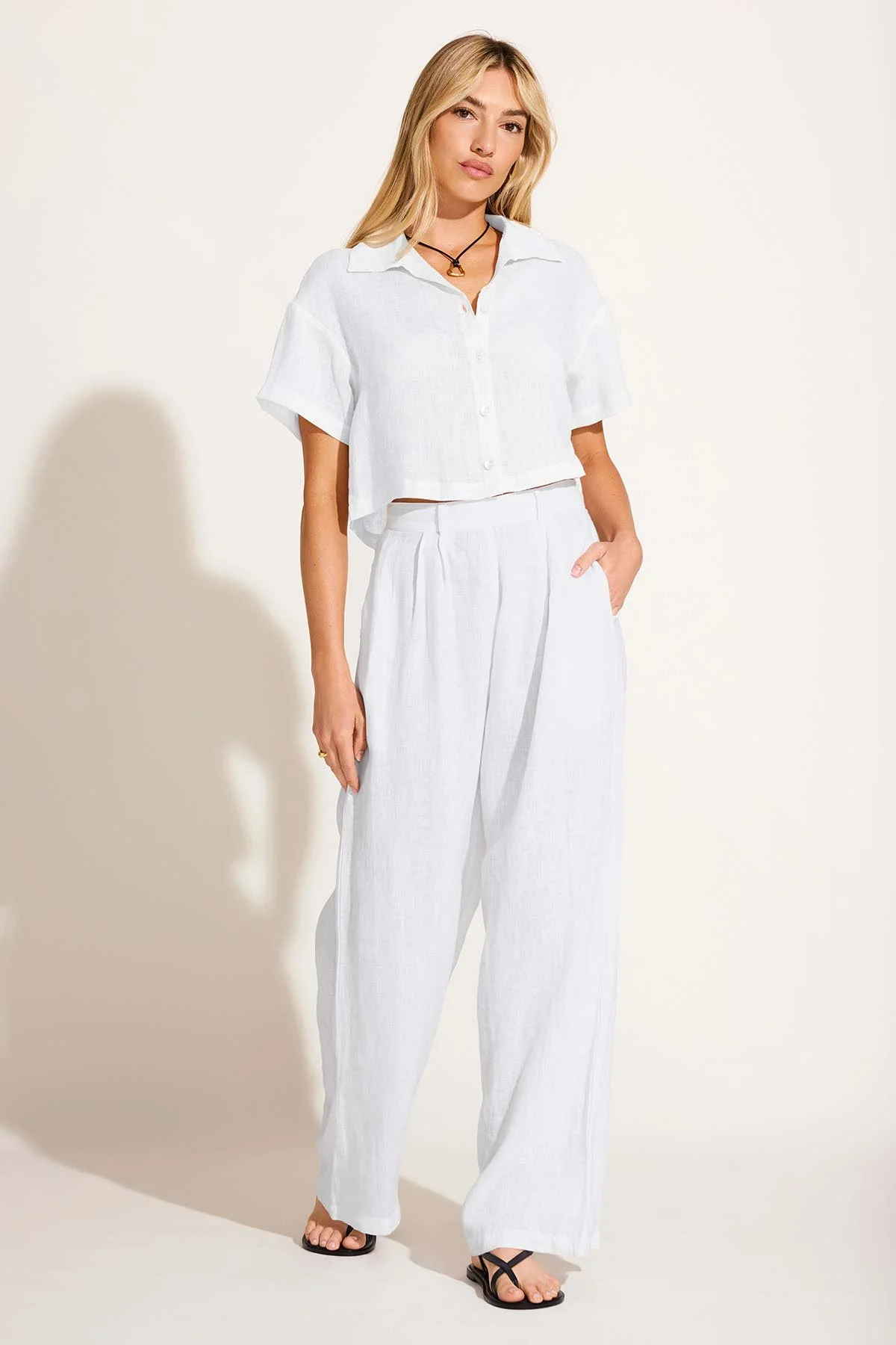 3697-hana-cropped-shirt-white-ecolinen-4.webp Hana Cropped Shirt - White EcoLinen