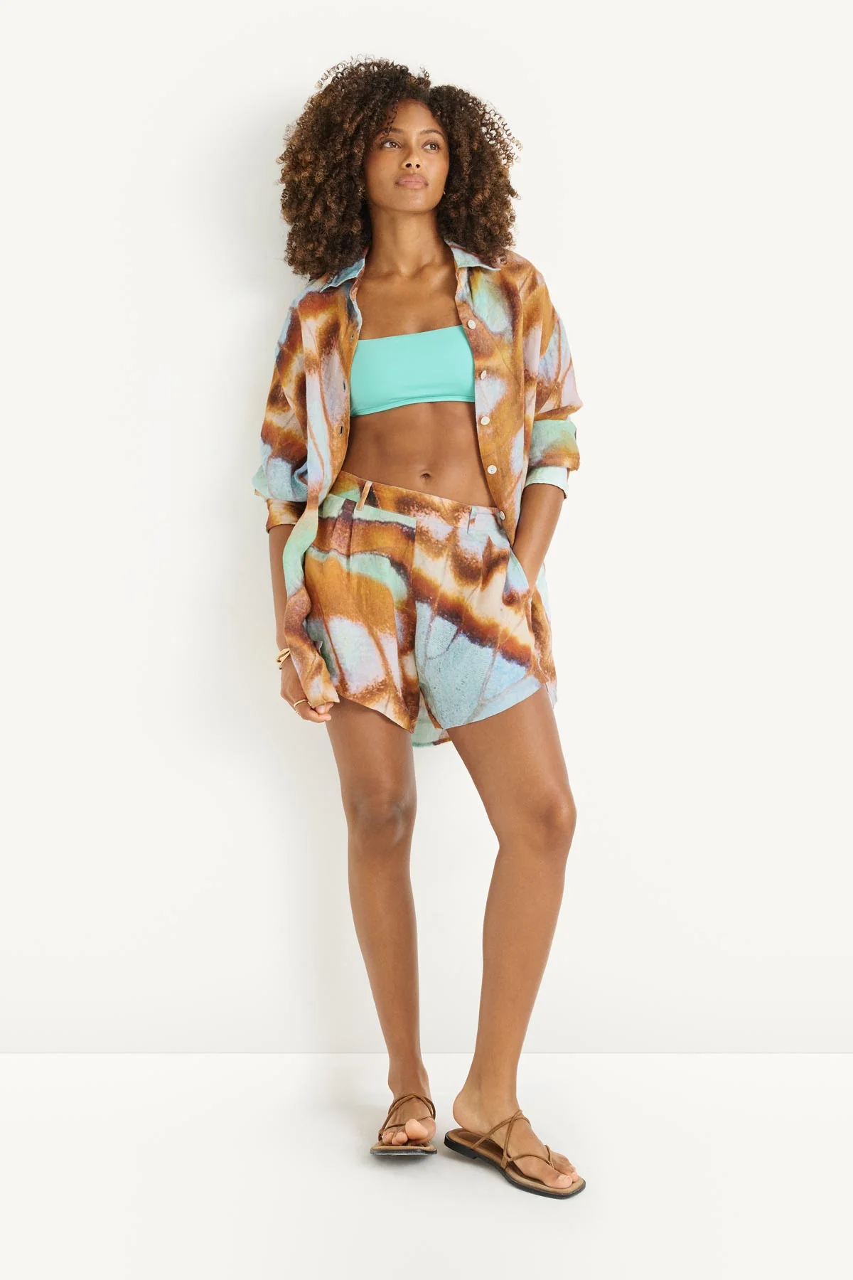 506-playa-boyfriend-shirt-malachite-butterfly-ecolinen-1.webp Playa Boyfriend Shirt - Malachite Butterfly EcoLinen