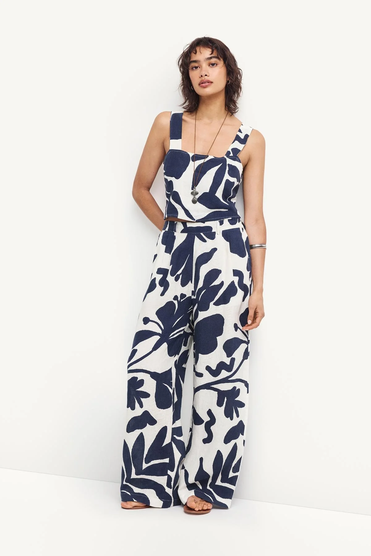 622-the-getaway-pant-night-flower-ecolinen-1.webp The Getaway Pant - Night Flower EcoLinen