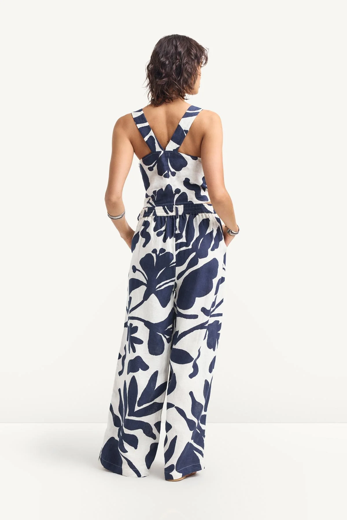 622-the-getaway-pant-night-flower-ecolinen-3.webp The Getaway Pant - Night Flower EcoLinen